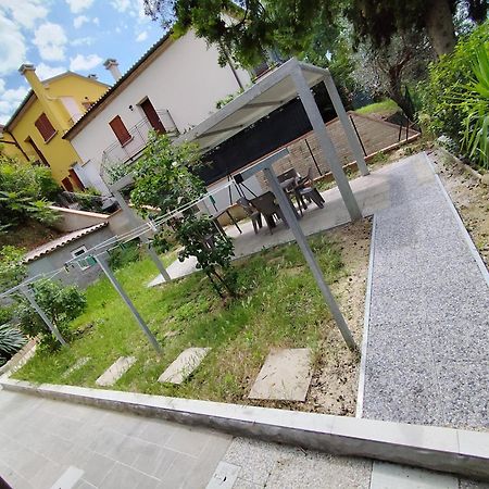 Villa Paoletti, Appartamento Confortevole Nel Cuore Di Gradara Bagian luar foto